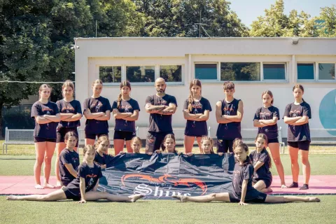 Acro Team Shine