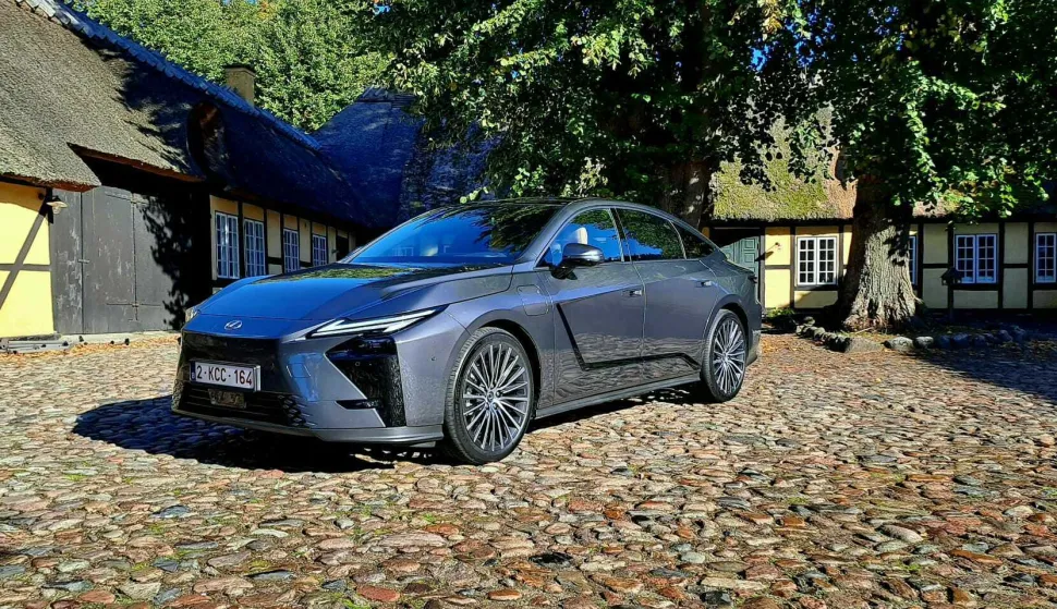 Lexus ES