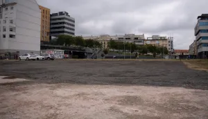 Osijek, 25. 9., 2026., Privatni parking između Županijske ulice i Prolaza Ante Slavičekaprivatni parking; naplata parkinga; parking; cijena parkinga; nulta zona; parkiranje