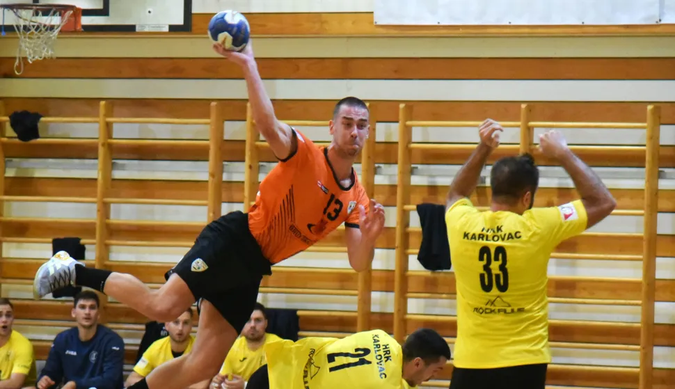 sport...vinkovci...18.09.2021.rukomet; paket 24 premijer liga, liga a; 02. kolo; spacva (narancasti) - karlovac (zuti)- 13 vignjevic marko i 21 mrljak patrik; foto Gordan Panić