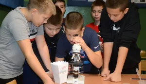 osijek, 30 studeni 2022, 10,00 sati, vijenac ivana me&scaron;trovića, osnovna &scaron;kola - vijenac -, radionice povodom dana &scaron;kole - igrajmo se -novinar ivan alilovićsnimio zdenko pu&scaron;ić