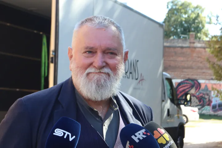 Osijek, 28. 09. 2026, Muzej likovnih umjetnosti Osijek, MLU. Stigla djela Oscara Nemona iz Londona i New Yorka u Osijek, istovar umjetničkih djela... Eduard Hudolin, ravnatelj MLU.snimio GOJKO MITIĆ