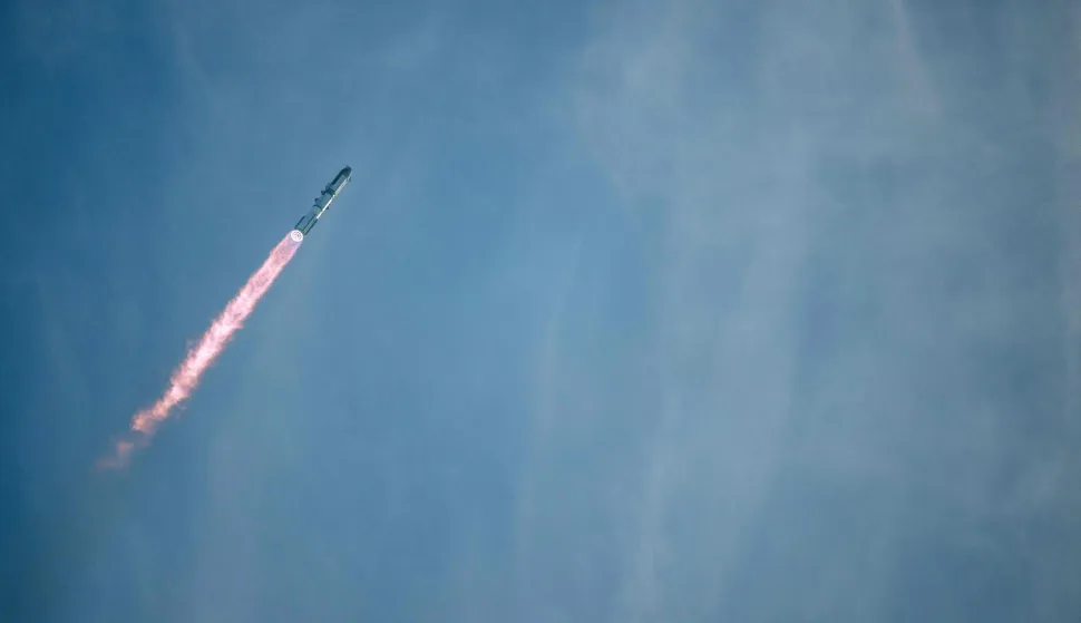 BOCA CHICA BEACH, TEXAS - SEPTEMBER 28: SpaceX Starship Flight 14 launches from its launch pad at Boca Chica Beach on September 28, 2026 in Boca Chica Beach, Texas. The first-ever orbital launch attempt's objective on Flight 14 is to deliver Starlink internet satellites to space. Brandon Bell/Getty Images/AFP (Photo by Brandon Bell/GETTY IMAGES NORTH AMERICA/Getty Images via AFP)