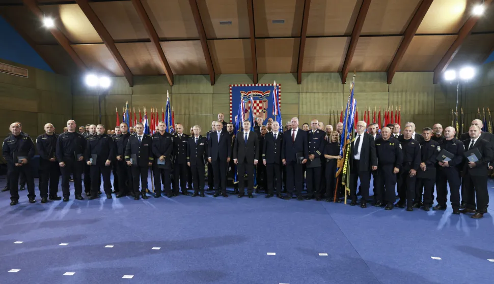 Zagreb, 29.09.2026. - Predsjednik Republike i vrhovni zapovjednik Oružanih snaga RH Zoran Milanović upriličio je svečani prijam u povodu obilježavanja Dana policije i uručio odlikovanja policijskim postajama, policijskoj jedinici i djelatnim pripadnicima MUP-a. foto HINA/ Lana SLIVAR/ ls
