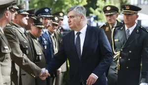 Zagreb, 30.09.2026. - Predsjednik Republike i vrhovni zapovjednik Oružanih snaga Republike Hrvatske Zoran Milanović na sastanku s načelnikom Glavnog stožera Tihomirom Kundidom i&nbsp;zapovjednicima OSRH. foto HINA/ Lana SLIVAR/ ls