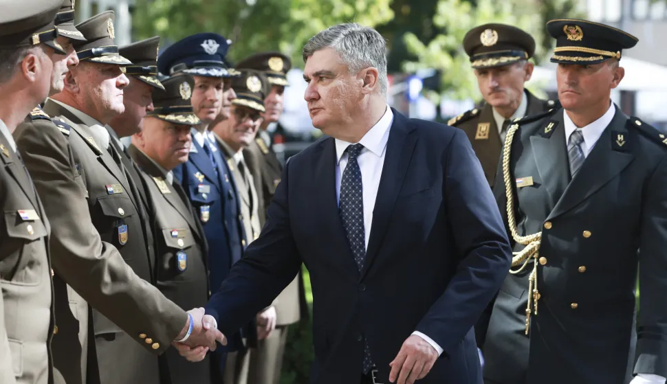 Zagreb, 30.09.2026. - Predsjednik Republike i vrhovni zapovjednik Oružanih snaga Republike Hrvatske Zoran Milanović na sastanku s načelnikom Glavnog stožera Tihomirom Kundidom i&nbsp;zapovjednicima OSRH. foto HINA/ Lana SLIVAR/ ls