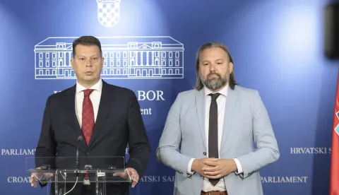 Zagreb, 30.09.2026 - Hrvatski sabor, konferencija za medije Kluba zastupnika SDP-a na temu "Izbor ustavnih sudaca". Na fotografiji Sa&scaron;a Đujić, Tonči Restović.foto HINA/ Admir BULJUBA&Scaron;IĆ/ abu
