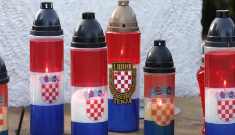 Tenja, 25. 07. 2025., Tenja, spomenik braniteljima, polaganje vijenaca, svečana sjednica, Vijeće MO Tenja SNIMIO BRUNO JOBST