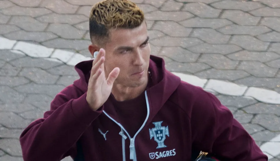 Portugal's forward #07 Cristiano Ronaldo waves to fans as he arrives for a training session at Parken stadium in Copenhagen, Denmark, on September 30, 2026, on the eve of their Nations League Group A4 match against Denmark. Portugal captain Cristiano Ronaldo announced that he had left the team's training camp in Denmark following a press conference by coach Jorge Jesus. (Photo by Liselotte Sabroe/Ritzau Scanpix/AFP)/Denmark OUT