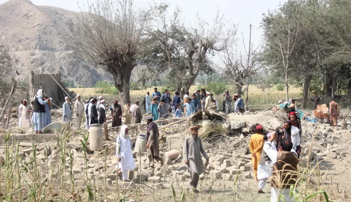 Afghans gather to clear rubble in the aftermath of a Pakistani airstrike in the Nurgal district of Afghanistan's Kunar province on September 21, 2026. Pakistan "bombarded civilian homes" in two eastern provinces of Afghanistan, killing three people, the Taliban government in Kabul said on September 21. (Photo by Aimal ZAHIR/AFP)