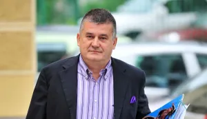 05.06.2009., Zagreb - Sudjenje Nikici Jelavicu za pokusaj ubojstva Vjeke Sliska, Jurja Dodica, Ivice Bertica i ubojstvo slucajnog prolaznika Zorana Dominija na Cvijetnom trgu. Svjedocili su Juraj Dodic, Vladimir Rajic i Vinko Zuljevic. Miroslav Kutle dolazi na sudjenje. Photo: Antonio Bronic/Vecernji list