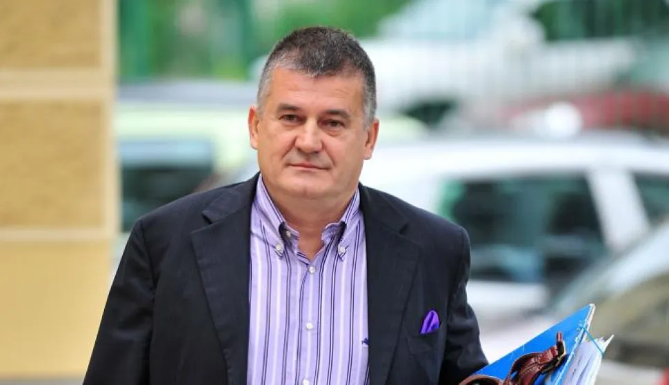 05.06.2009., Zagreb - Sudjenje Nikici Jelavicu za pokusaj ubojstva Vjeke Sliska, Jurja Dodica, Ivice Bertica i ubojstvo slucajnog prolaznika Zorana Dominija na Cvijetnom trgu. Svjedocili su Juraj Dodic, Vladimir Rajic i Vinko Zuljevic. Miroslav Kutle dolazi na sudjenje. Photo: Antonio Bronic/Vecernji list