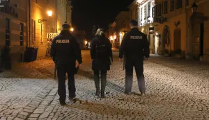 Osijek, 08. 01. 2022, Tvrdja, inspekcijski nadzor provodjenja epidemioloskih mjera po lokalima, kaficima, restroanima.. Nadzor vrse inspektori ravnatljstva civilne zastite, insprektorica Marija Capan, u pratnji policije.snimio GOJKO MITIĆ