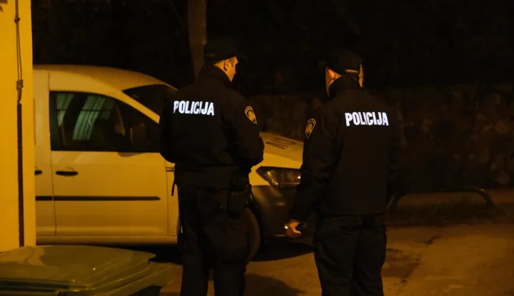 11.01.2022., Zagreb - Malo prije 18 sati nepoznati pljackas opljackao je poslovnicu Hrvatske poste u zagrebackom naselju Markusevec. Photo: Slaven Branislav Babic/PIXSELL