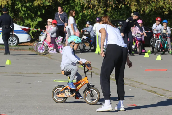 Osijek, 02. 10. 2026, Tvrđavica, parking kod Zoo vrta, mala FEBIRE biciklijada za vrtičarce, uz pomoč PU Osječko -baranjske, Kotrlanera i volontera...snmio GOJKO MITIĆ