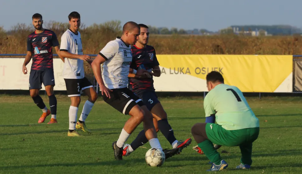 Tenja, 20. 09. 2026, Igrali&scaron;te na Adici, nogomet, Slavonac - Mladost Sloga Draž, Prava ŽNL Osječko - baranjska.snimio GOJKO MITIĆ