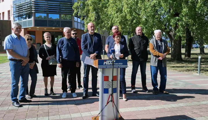 Beli??e, 2.10.2026.- Gradski odbor HDZ-a Beli??a pozvao je u petak gradsku upravu da poduzme konkretne poteze u rje?avanju odnosa s tvrtkom Livit, u vlasni?tvu nekada?njeg ministra Ivana Vrdoljaka,nakon ?to joj je Osje?ko-baranjska ?upanija oduzela dozvolu za gospodarenje otpadom. foto HINA/ Igor VU?KOVI?/ ua