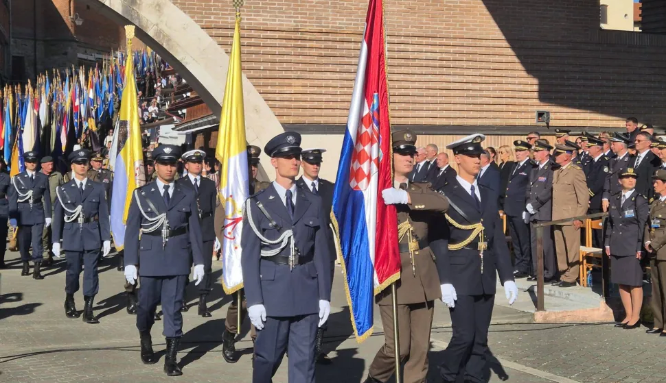 Marija Bistrica, 4.10.2026.- Nacionalno hodo?a??e Hrvatske vojske, policije i hrvatskih branitelja odr?ano je u nedjelju u Hrvatskom nacionalnom sveti?tu Majke Bo?je Bistri?ke, gdje je misno slavlje predvodio vojni ordinarij mons. Jure Bogdan. foto HINA/ Sini?a Kalajd?ija/ ua