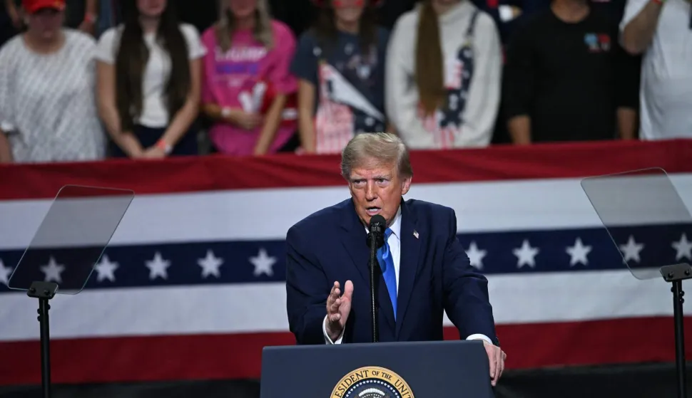 US President Donald Trump speaks during a campaign rally in Vandalia, Ohio, on October 3, 2026. (Photo by Brendan SMIALOWSKI/AFP)