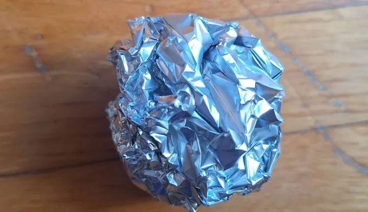 kuglica od aluminijske folije