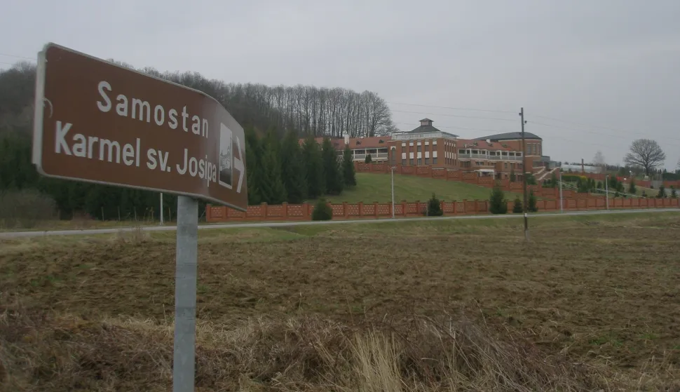  ﻿Breznica ĐakovačkaSamostan Karmelićanki "Karmel sv. Josipa" u Breznici Đakovačkoj, u kojoj živi 28 redovnicaOŽUJAK 2017.