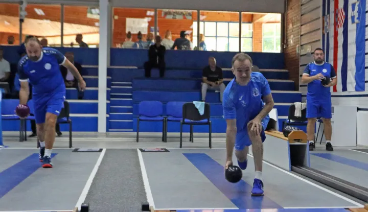 Gosti pokvarili obje premijere na Pampasu, Nove nade zadržale niz