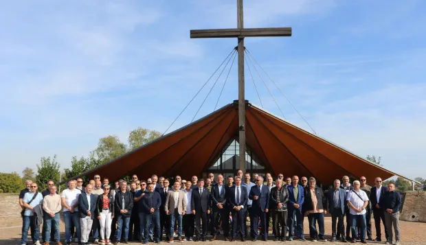 Osijek, 05. 10. 2026, 35. Obljetnica 1. Hrvatske studentske bojne, Kapelica Kraljiice mira, polaganje vijenaca i paljenje svijeća i nastavak svečane akadeije na Ekonomskom fakultetu, i izložba fotograija iz ratnih dana.snimio GOJKO MITIĆ