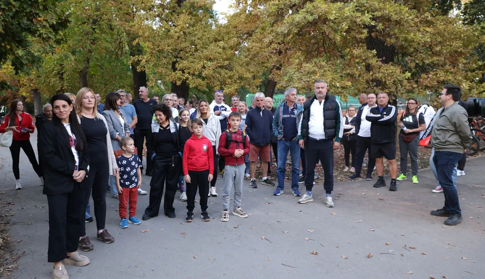 Osijek, 05. 10. 2026., Park kralja Tomislava, teniski tereni, koncesija, mirni prosvjedSNIMIO BRUNO JOBST