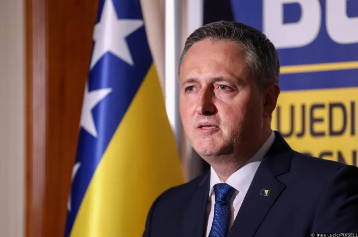 04.10.2026., Sarajevo, Bosna i Hercegovina - Denis Becirovic proglasio pobjedu za bosnjackog clana Predsjednistva BiH. Photo: Ines Lucic/PIXSELL Photo: Ines Lucic/PIXSELL