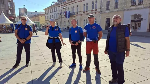 Proteklog vikenda Osječki pje&scaron;ački put organiziralo je Hrvatsko planinarsko dru&scaron;tvo Br&scaron;ljan-Jankovac Osijek, a ovogodi&scaron;nji odaziv pokazao je da ova tradicionalna akcija odavno vi&scaron;e nije rezervirana samo za iskusne planinare. Uz članove prijateljskih planinarskih dru&scaron;tava, na startu se okupio velik broj članova Br&scaron;ljan-Jankovca, ali i Osječana koji su jednostavno odlučili subotu provesti hodajući svojim gradom.