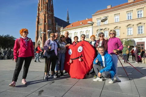 Proteklog vikenda Osječki pje&scaron;ački put organiziralo je Hrvatsko planinarsko dru&scaron;tvo Br&scaron;ljan-Jankovac Osijek, a ovogodi&scaron;nji odaziv pokazao je da ova tradicionalna akcija odavno vi&scaron;e nije rezervirana samo za iskusne planinare. Uz članove prijateljskih planinarskih dru&scaron;tava, na startu se okupio velik broj članova Br&scaron;ljan-Jankovca, ali i Osječana koji su jednostavno odlučili subotu provesti hodajući svojim gradom.