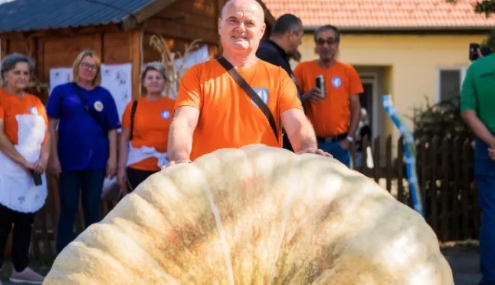 Bundeva od 382 kilograma &bdquo;podbacila&ldquo;, ali ipak osvojila tron