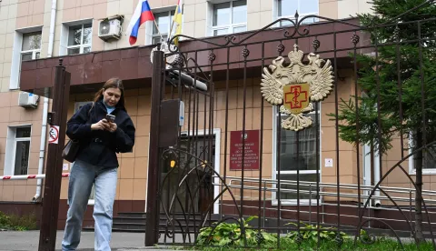 A woman leaves the grounds of the headquarters of Russia's consumer and health watchdog Rospotrebnadzor in Moscow on October 5, 2026. Russian officials on October 5, 2026 downplayed reports that a laboratory technician in Siberia had died of plague, insisting the situation was under control and that post-mortem tests had not found traces of the disease. (Photo by Igor IVANKO/AFP)