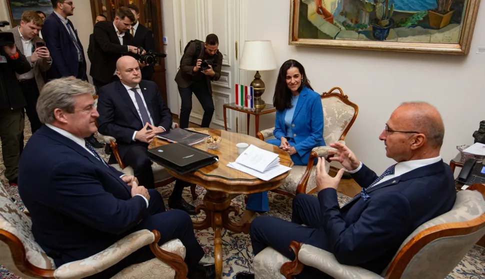 Zagreb, 06.10.2026.- Ministri vanjskih poslova i gospodarstva Gordan Grlić Radman i Ante &Scaron;u&scaron;njar razgovarali su s mađarskim kolegama Anitom Orban i Istvanom Kapitanyjem.Na fotografiji Istvan Kapitany, Ante &Scaron;u&scaron;njar, Anita Orban, Gordan Grlić Radman.foto HINA/ Luka &Scaron;ANGULIN/ l&scaron;