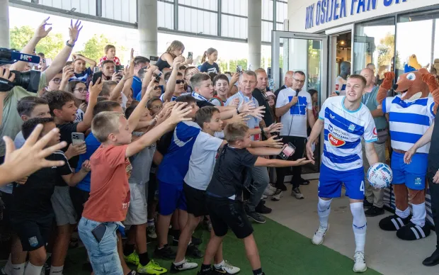 NK Osijek. Novi dresovi. Druženje s navijačima. Opus Arena