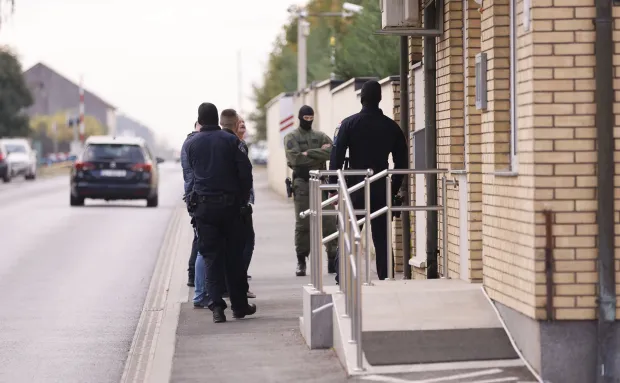08.10.2026., Cepin &ndash; Policija i djelatnici USKOK-a ispred kuće Dragana Bakovića zvanog Bambur. Photo: Davor Javorovic/PIXSELL