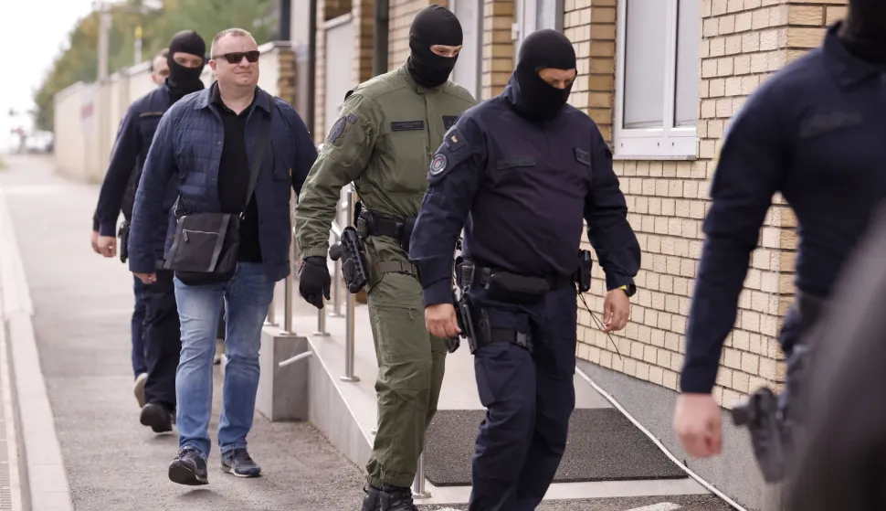 08.10.2026., Cepin &ndash; Policija i djelatnici USKOK-a ispred kuće Dragana Bakovića zvanog Bambur. Photo: Davor Javorovic/PIXSELL