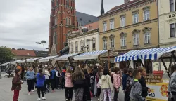 /Foto/ Djeca upoznala život pčela i uživala u medenom doručku