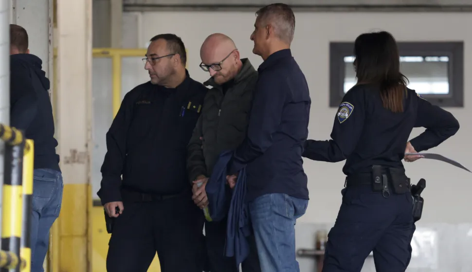 09.10.2026., Zagreb - Privodjenje zlatara i poduzetnika Paska Dodica i clana uprave tvrtke CE-ZA-R Zeljka Teufela u prostorije USKOK-a u Branimirovoj zbog istrage o nezakonitom odlaganju i zakapanju otpada u Gospicu, Benkovcu i Senju. Photo: Marko Seper/PIXSELL