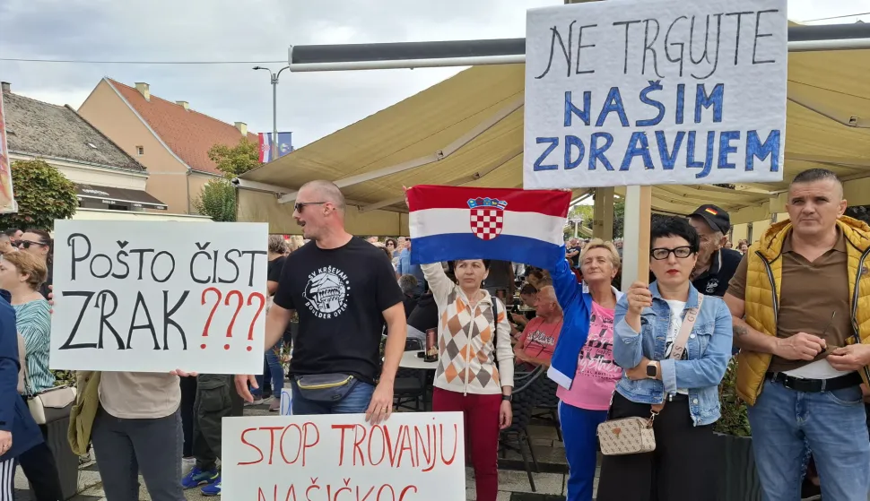 Na?ice, 19.09.2026 - Gra?ani Na?ica, koji se protive, najavi dovoza i spaljivanja dijela otpada iz Gospi?a u na?i?koj cementari tvrtke "Nexe", u subotu su javno prosvjedovali na Trgu Franje Tu?mana u sredi?tu grada te poru?ili kako ne ?ele taj otpad, ne samo u Na?icama, nego nigdje u Hrvatskoj. foto HINA/ Igor VU?KOVI?/ ik
