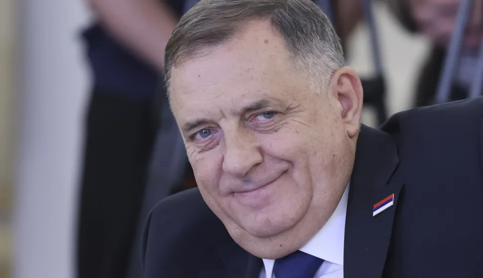 epa12364127 Bosnian Serb leader Milorad Dodik, serving as the 8th President of the Republika Srpska, smiles while speaking with Russian Foreign Minister Sergey Lavrov during their meeting in Moscow, Russia, 09 September 2025. EPA/SERGEI ILNITSKY
