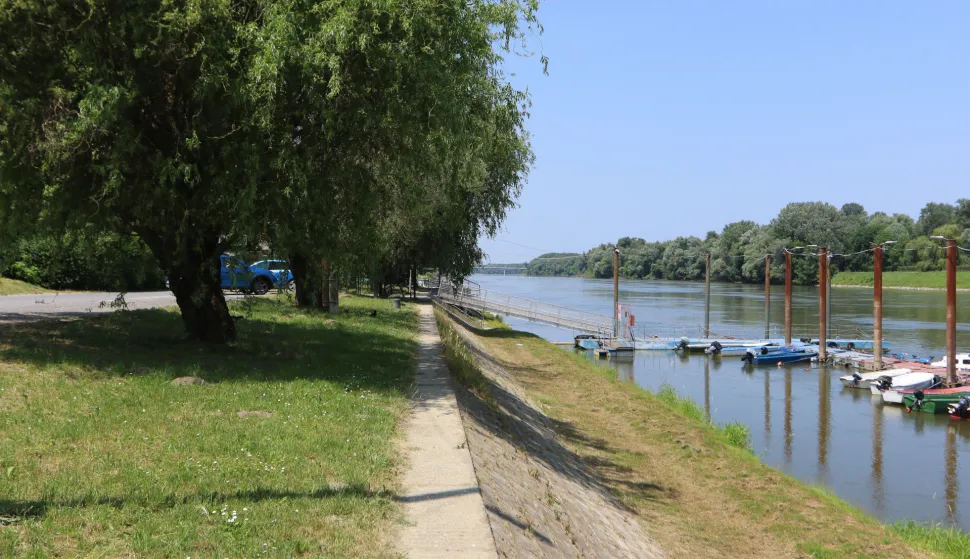 Osijek, 10. 06. 2025, Desna obala Drave potez od MNK Neptuna na zapad bent sjeverno od Opus Arene, spoj buduće &scaron;etnice prema Vi&scaron;njevcu.snimio GOJKO MITIĆ