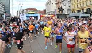 11.10.2026., Zagreb - Krenuo 34. Zagrebački Powerade maraton, na kojem je prijavljeno 5.100 trkača. Trči se maraton, polumaraton i utrka od 10 km. Zbog održavanja utrke promet je obustavljen u sredi&scaron;ta grada, a zatvaranje trase počinje u 8.30 sati, predviđeno potpuno otvaranje prometa u 15:00 sati. Photo: Marko Seper/PIXSELL