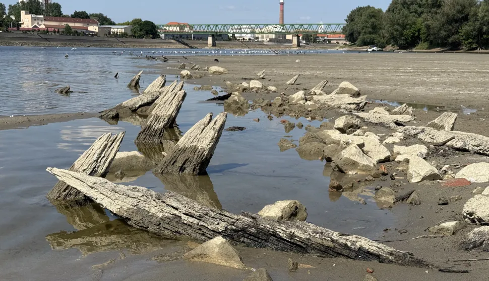 Osijek, 13. 07. 2026., Drava, rijeka Drava, nizak vodostaj, vodostajSNIMIO BRUNO JOBST