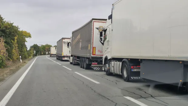 Batinskom su mostu 52 godine: Vozači tvrde kako je u lo&scaron;em stanju, Hrvatske ceste kažu da nosivost zadovoljava potrebe