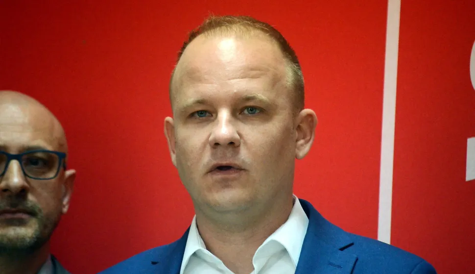 osijek, 28 ožujka 2024, 11,00 sati, sdp, press, izbori, predstavljanje kandidata za IV izbornu jedinicu, mi&scaron;el jak&scaron;ić,novinar dario ku&scaron;trosnimio zdenko pu&scaron;ić
