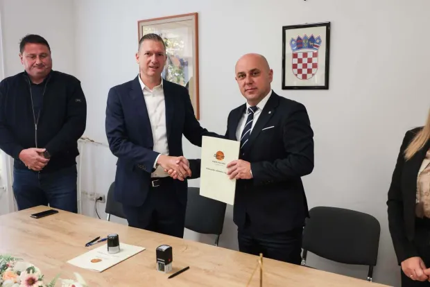Župan Bosančić i načelnik Redl potpisali sporazumfoto: VSŽ