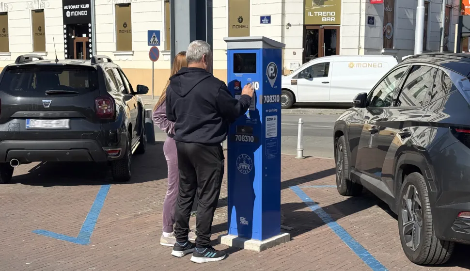 Osijek, 13. 10. 2026., Željeznički kolodvor, parkirni automat, automat za naplatu parkinga, naplata parkiranja, ilustracijaSNIMIO BRUNO JOBST