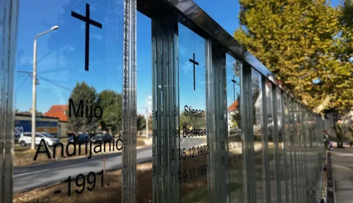 Počast za 68 žrtava Sotina i 97 poginulih policajaca u obrani Vukovaralistopad 2026.
