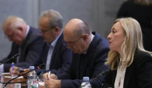 Zagreb,14.10.2026 - Održana je 53. tematska sjednica Odbora za poljoprivredu Hrvatskog sabora na kojoj su se predstavili rezultati uzorkovanja hrane i poljoprivrednih proizvoda s područja Gospića, a vezano uz oneči&scaron;ćenje povezano s ilegalnim odlaganjem otpada.Na slici Marijana Petir i Stipan &Scaron;a&scaron;lin.Foto HINA/Tomislav Pavlek/tp